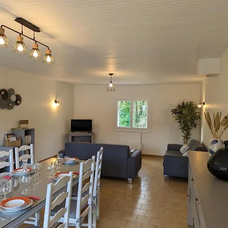 Maison De Plain-pied Avec Wifi Et Animaux Acceptes, Jardin Et Terrasse Prives - Fr-1-653-227 * Puyreaux