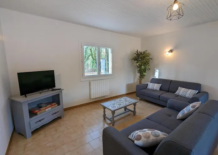 Maison De Plain-pied Avec Wifi Et Animaux Acceptes, Jardin Et Terrasse Prives - Fr-1-653-227